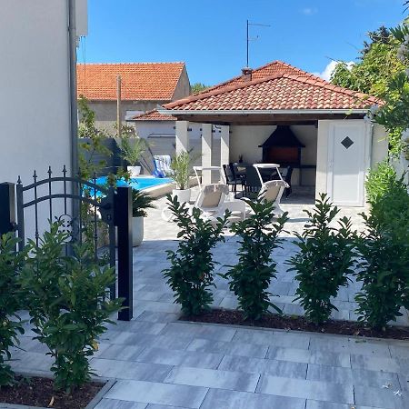 Breitling Apartments With Pool Биоград на Мору Екстериор снимка