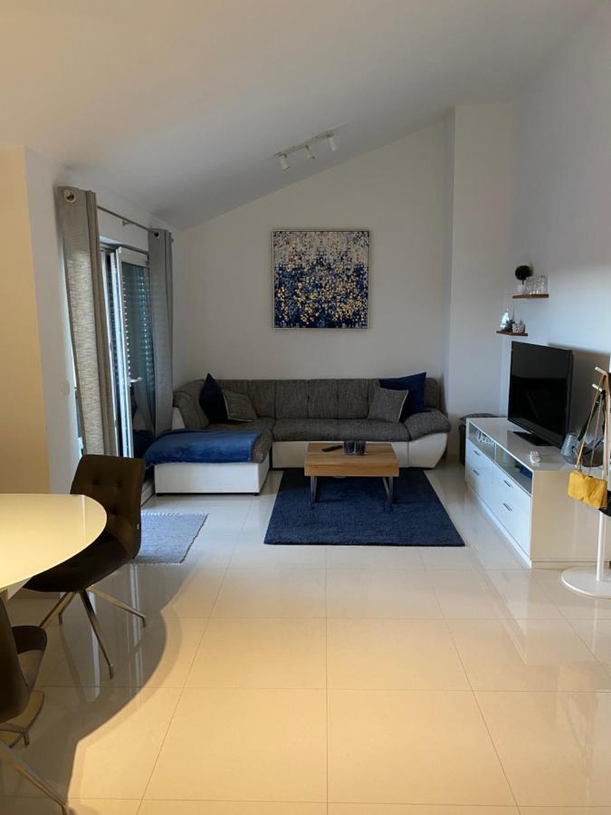 Breitling Apartments With Pool Биоград на Мору Екстериор снимка