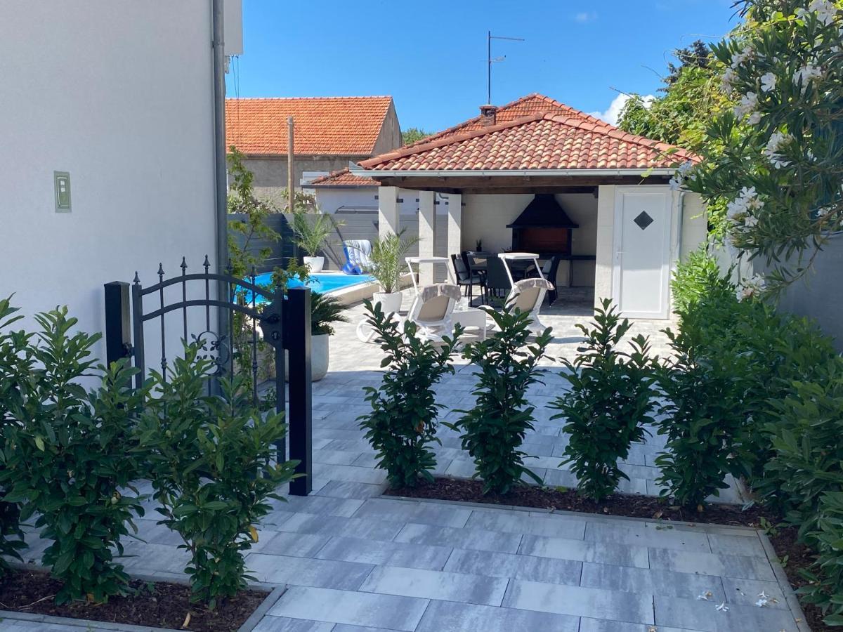 Breitling Apartments With Pool Биоград на Мору Екстериор снимка