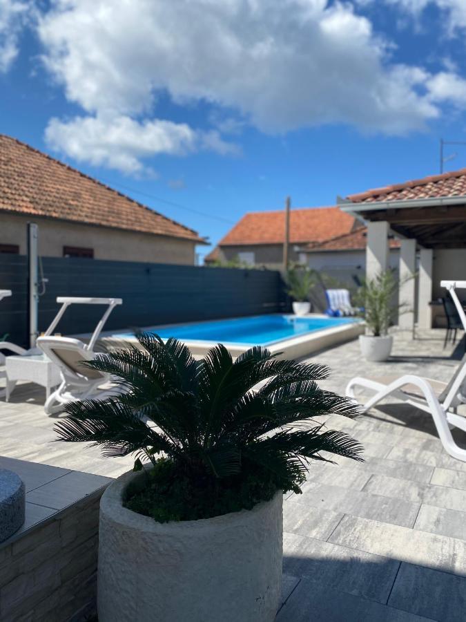 Breitling Apartments With Pool Биоград на Мору Екстериор снимка
