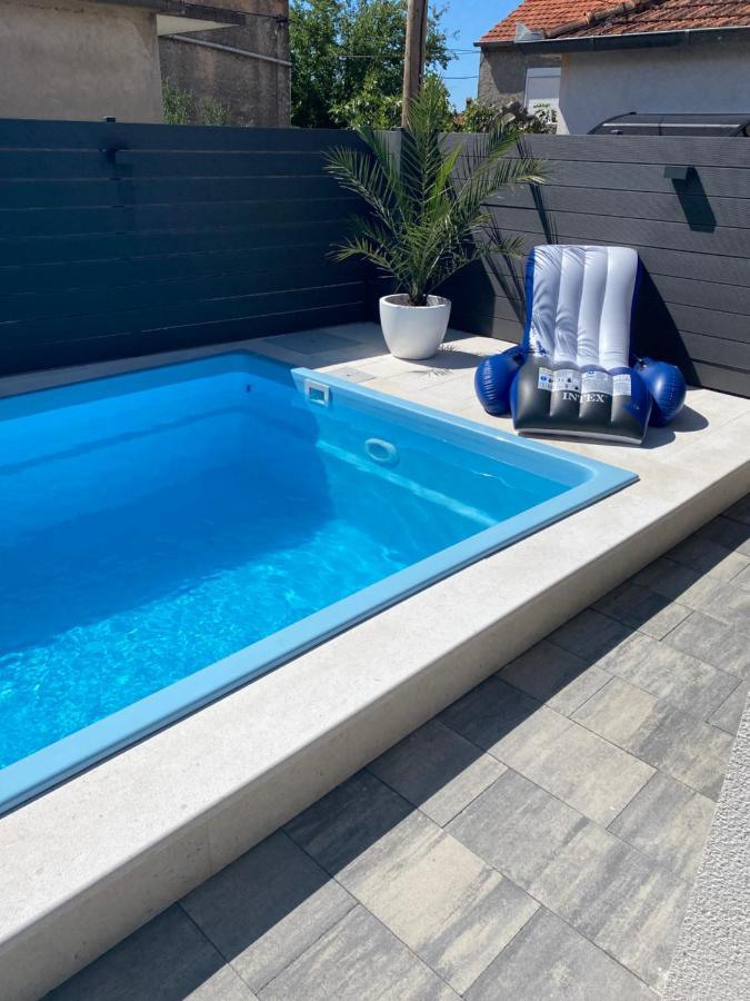 Breitling Apartments With Pool Биоград на Мору Екстериор снимка