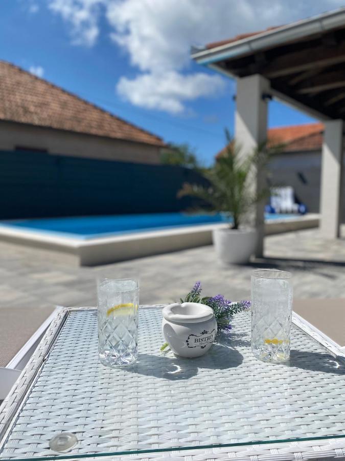 Breitling Apartments With Pool Биоград на Мору Екстериор снимка