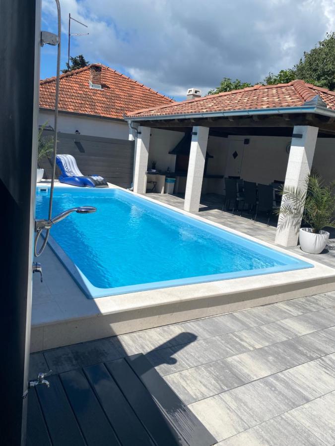 Breitling Apartments With Pool Биоград на Мору Екстериор снимка