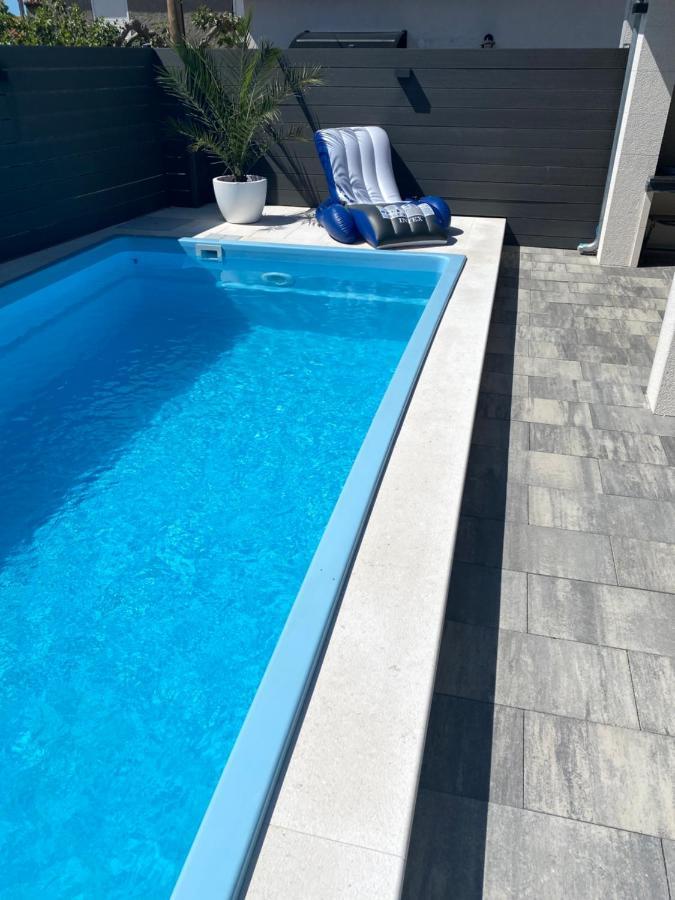 Breitling Apartments With Pool Биоград на Мору Екстериор снимка