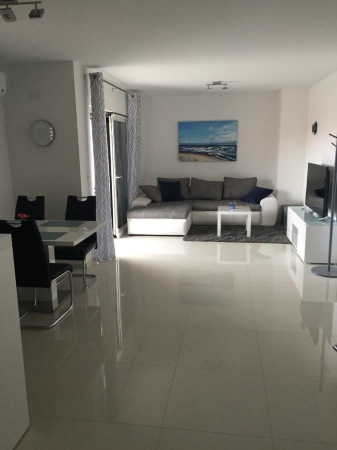 Breitling Apartments With Pool Биоград на Мору Екстериор снимка