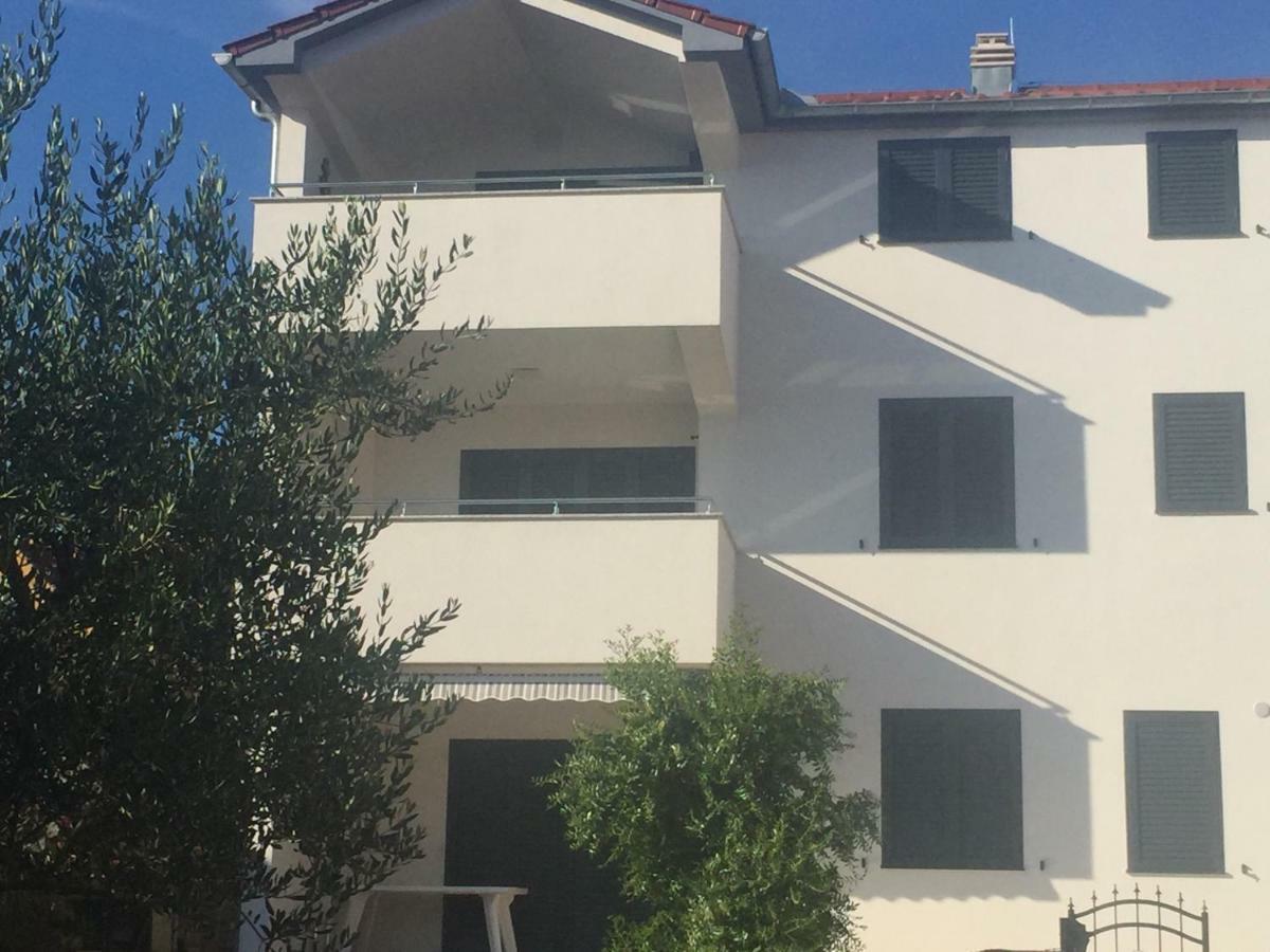 Breitling Apartments With Pool Биоград на Мору Екстериор снимка