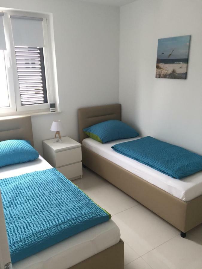 Breitling Apartments With Pool Биоград на Мору Екстериор снимка