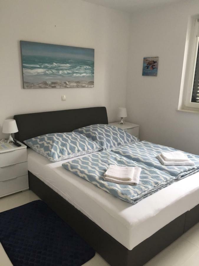 Breitling Apartments With Pool Биоград на Мору Екстериор снимка