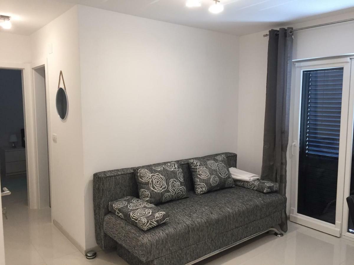 Breitling Apartments With Pool Биоград на Мору Екстериор снимка