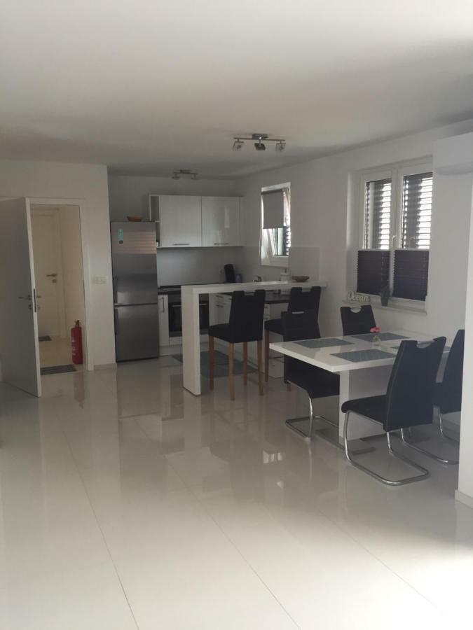 Breitling Apartments With Pool Биоград на Мору Екстериор снимка