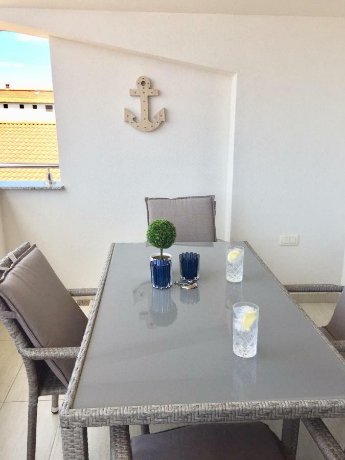 Breitling Apartments With Pool Биоград на Мору Екстериор снимка