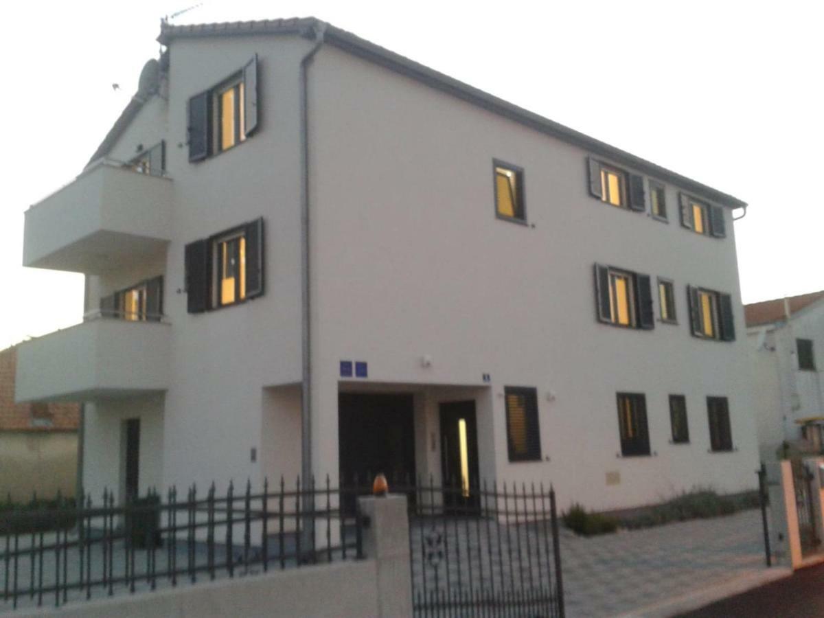 Breitling Apartments With Pool Биоград на Мору Екстериор снимка