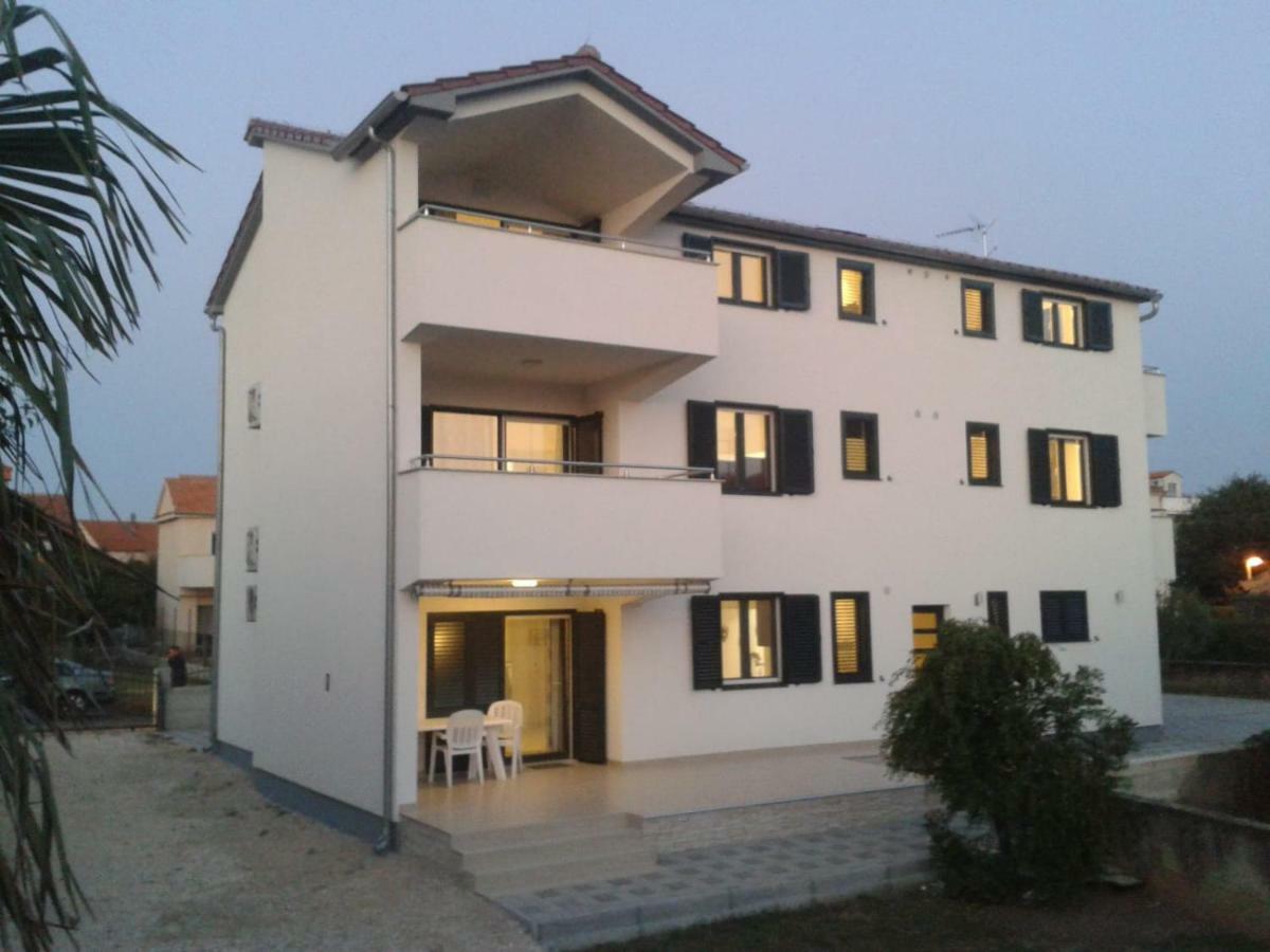 Breitling Apartments With Pool Биоград на Мору Екстериор снимка